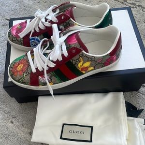 Gucci flora gg canvas sneakers 6 6.5